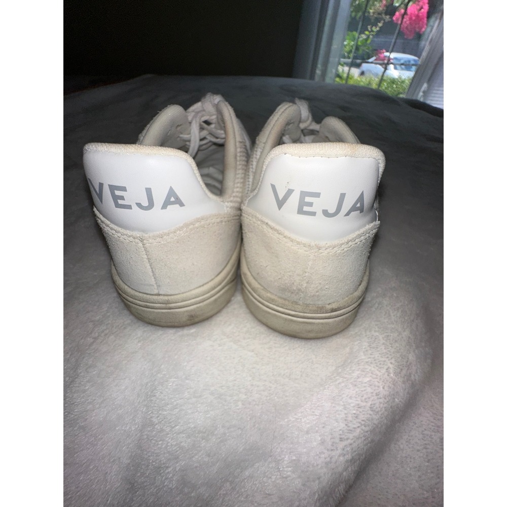 Veja Women's‎ Sneakers Size 38 Cream White Casual Shoes - Picture 2 of 5